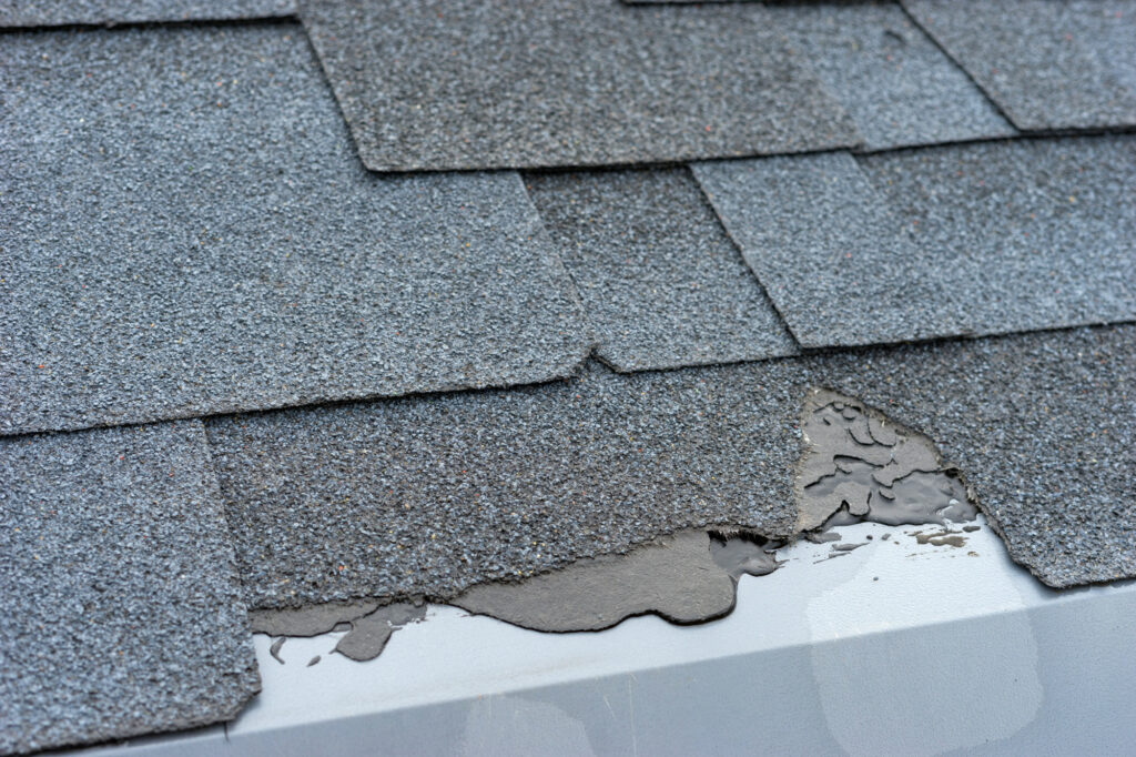 5 Signs Your Roofing Service Contractor Is Ripping You Off
